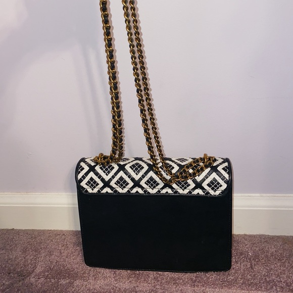 TORY BURCH Robinson Woven Leather Chain Wallet Crossbody Black/Ivory Giftbag - Picture 3 of 5
